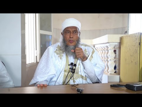 حكم تطويل الأظافر وتلوينها وصبغها || فضيلة الشيخ محمد الحسن الددو يجيب